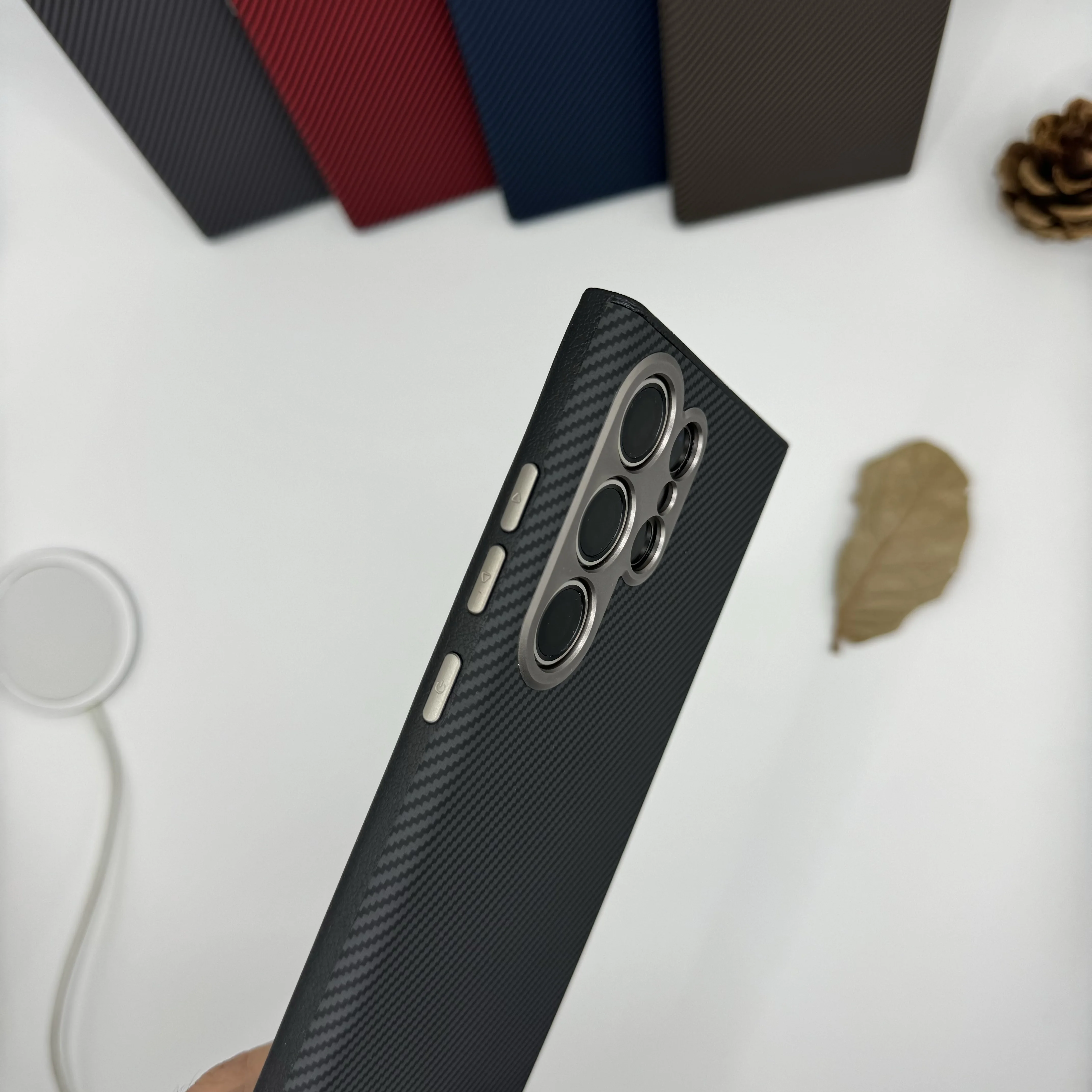 Матовый чехол MagSafe из углеродного волокна и кожи для Samsung Galaxy S24