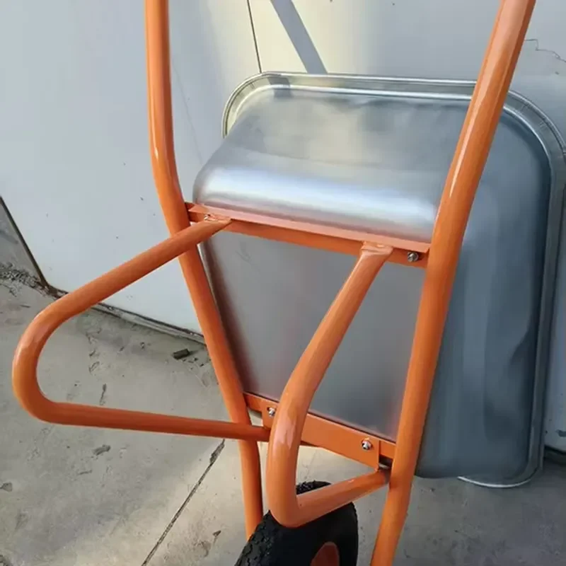 Фото Оптимальная 110-литровая одноколесная оцинкованная строительная тачка ECO, сделано в России для европейского рынка №4