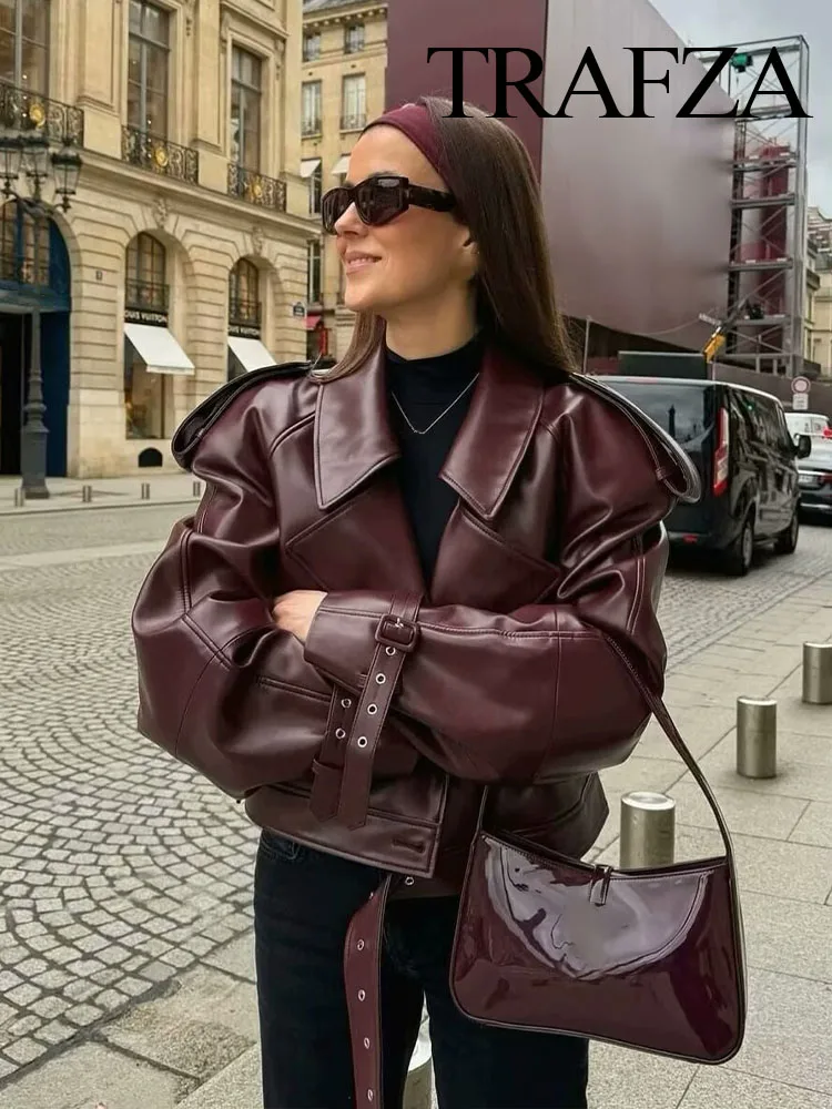 Женская куртка с отложным воротником и длинными рукавами на пуговицах