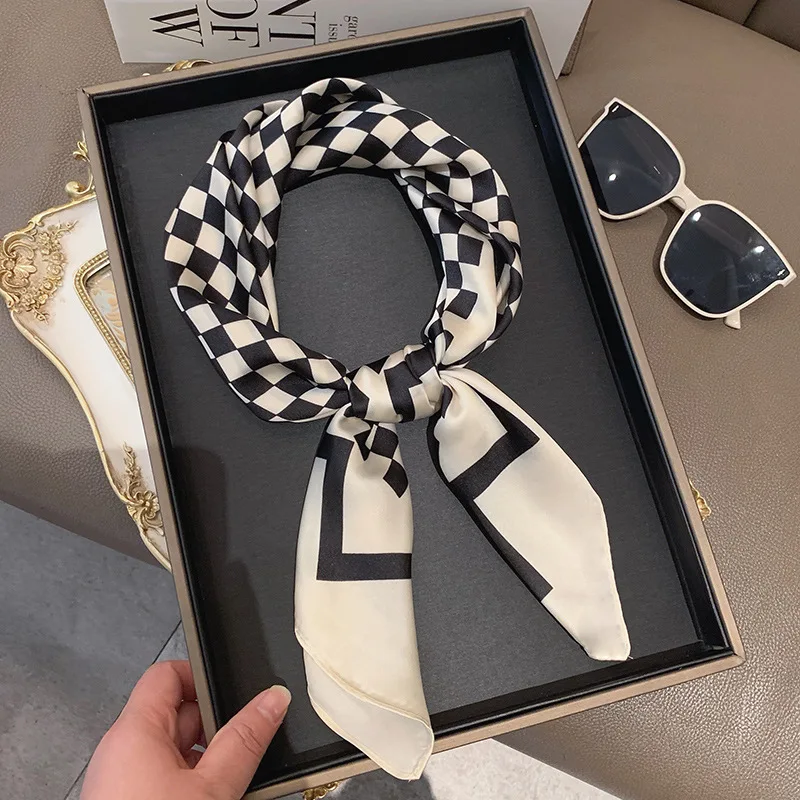 

Winter New Black and White Plaid Kerchief Scarf Female 70x70 Korean Style Versatile Decorative Scarf