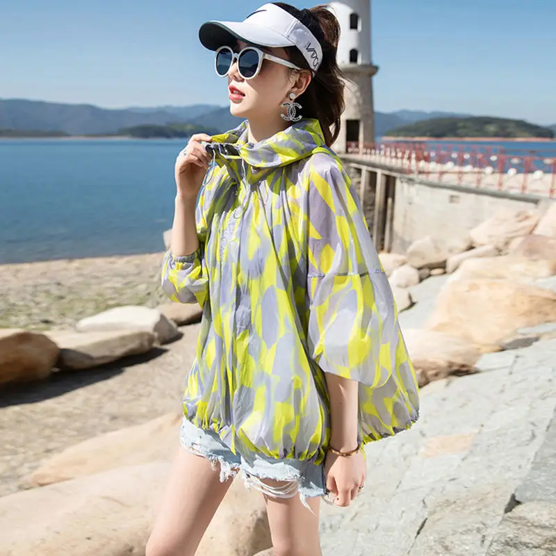 

2022 Summer Women New Printed Sunscreen Clothing Female Breathable Thin Loose Coats Ladies Long Sleeve Hooded Jackets E132