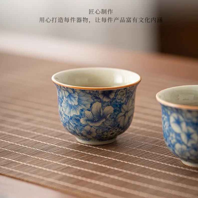 

Китайская фарфоровая чашка с цветами 70 мл