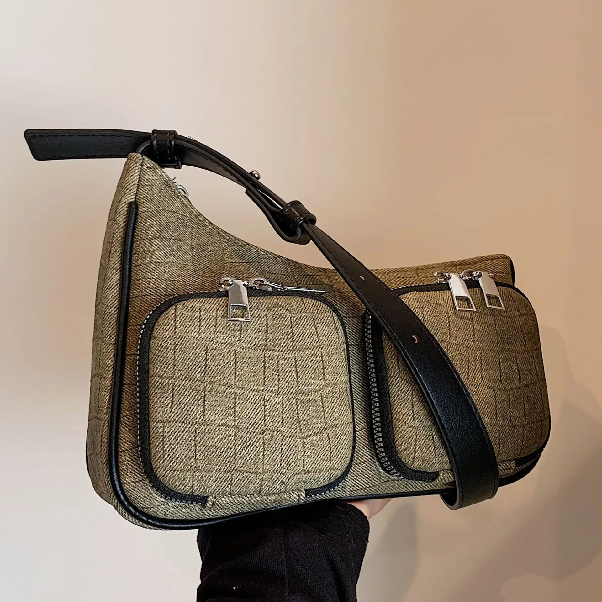 

New Retro Fashion Trend Casual Temperament Simple Niche Design Texture Shoulder Handheld Armpit Crossbody Small Square Bag