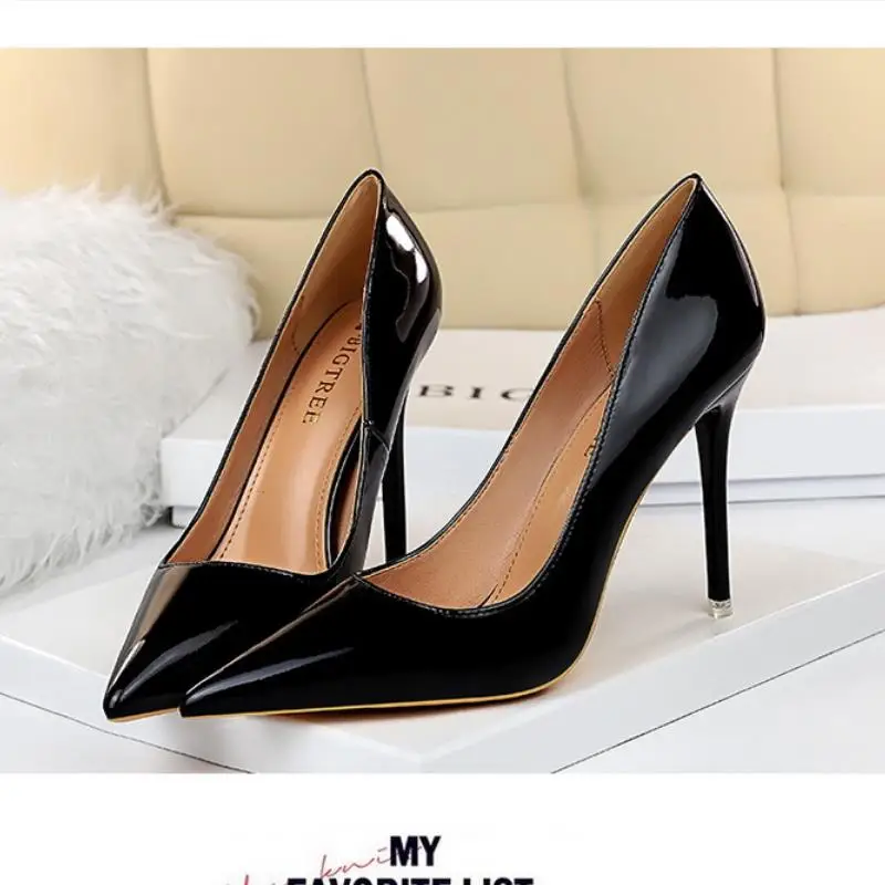 

Модные блестящие туфли на шпильках в европейском и американском стиле из лакированной кожи