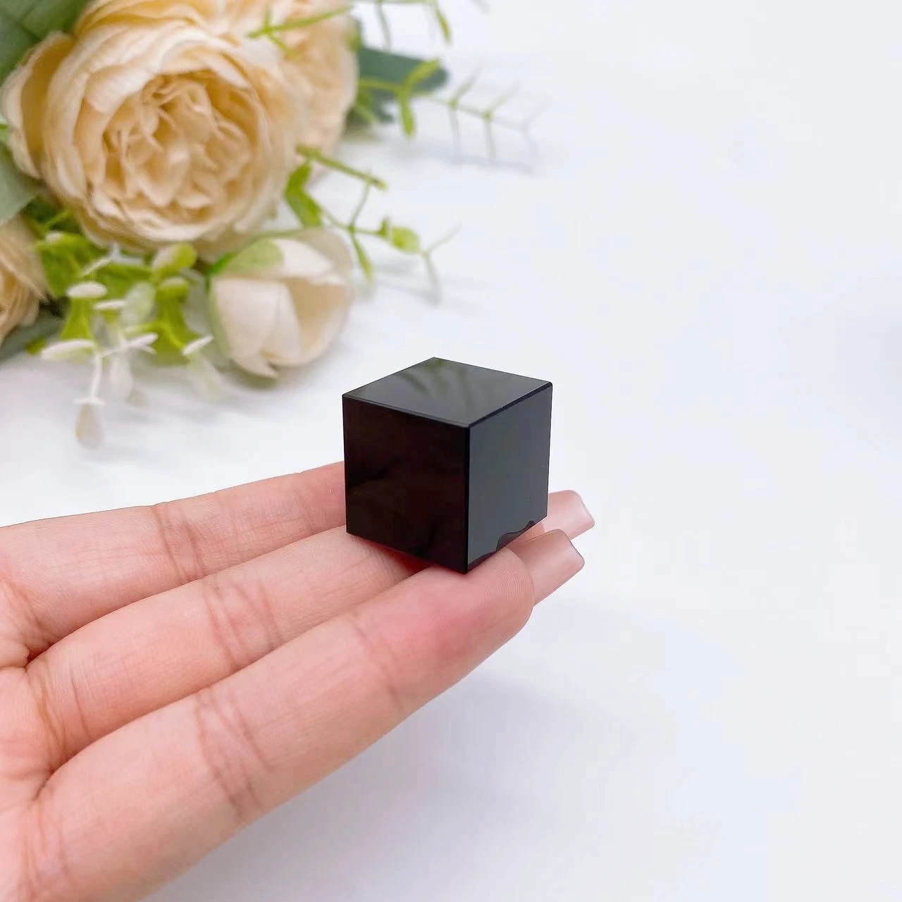 

Полированный черный обсидиановый куб 50 мм