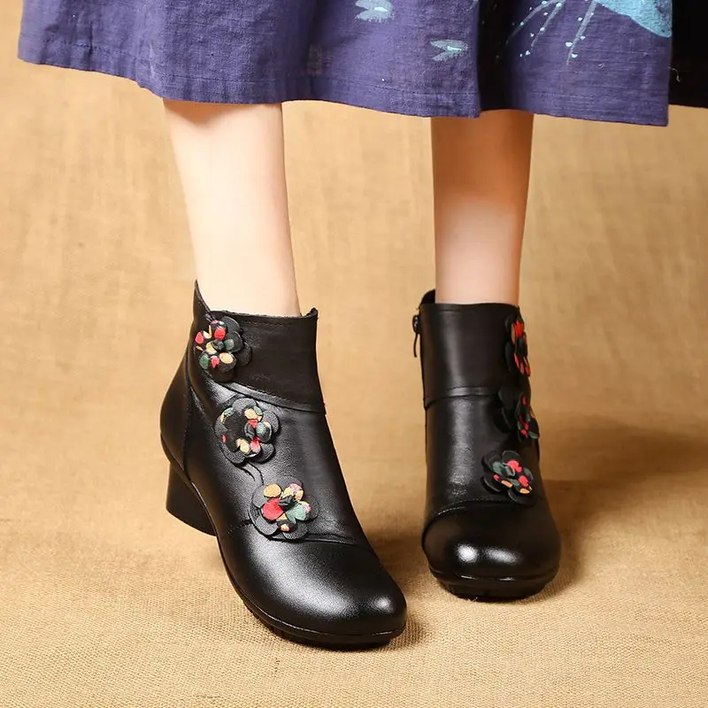 Ботинки женские в стиле ретро с трехцветными вставками из меха