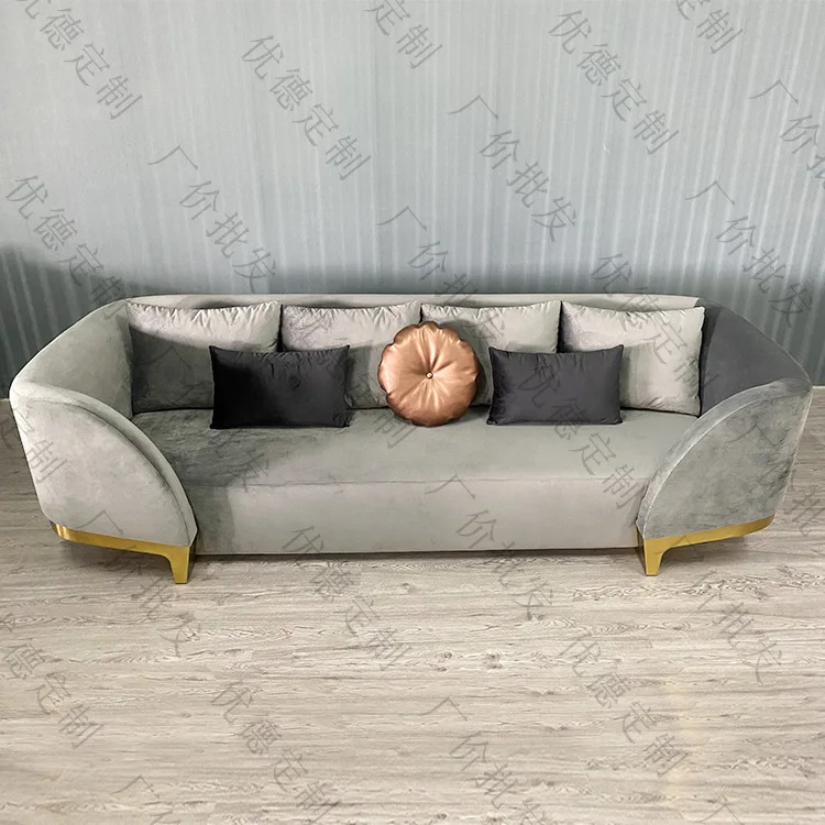 Трехместный диван для отдыха из позолоченной нержавеющей стали