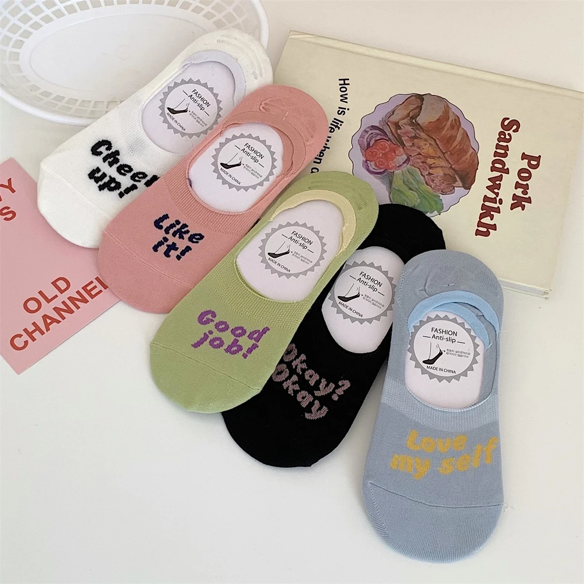 2022 New Fashion Four Seasons Shallow Mouth Silicone Non-slip Breathable Cotton Invisible Boat Socks Cute Little Girl Heart Swea