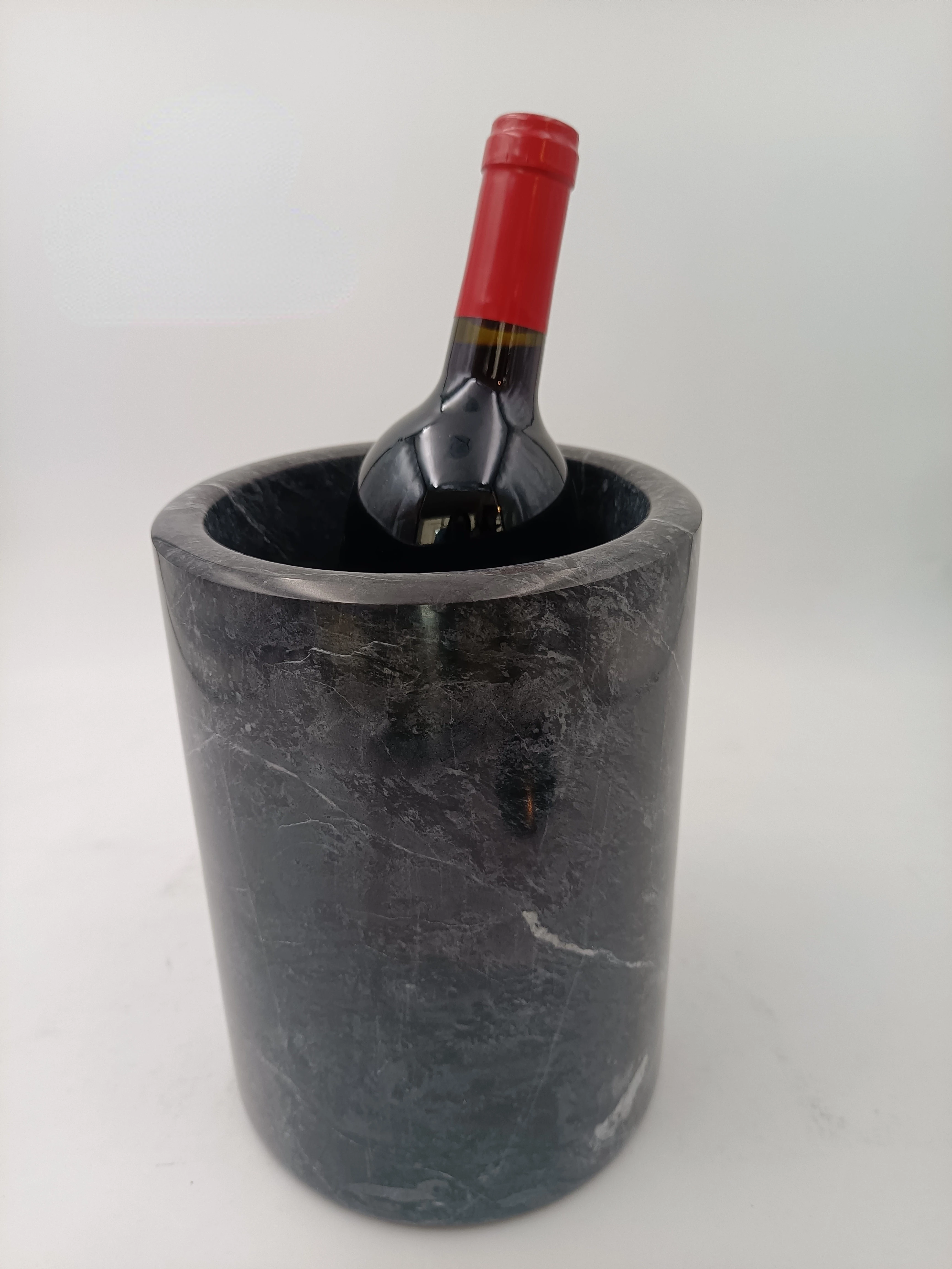 мраморное вино. мраморное вино. охладитель для вина из мрамора. мраморное вино. портвейн крымский солнечная долина кок пандас 2015.