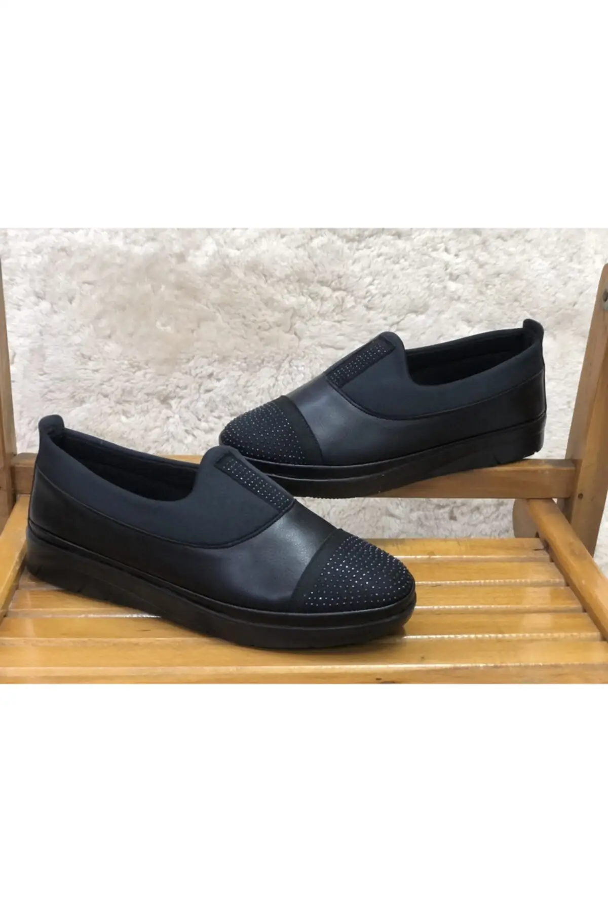 

Women Flats Shoes Soft Non-Slip Sole Stone embroidery Sports Fashion Flats For Ladies Casual Summer Footwear