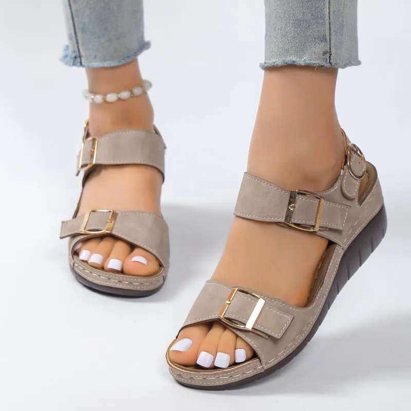 

Шлепанцы женские на платформе и среднем каблуке, сандалии на танкетке, массивные тапочки, Классические сандалии с ремешком на пятке, сланцы, лето 2023