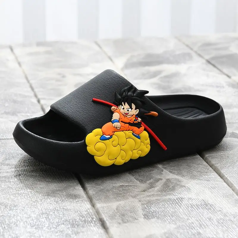 Фото Тапочки Dragon Ball, милые и модные, с мультяшным дизайном, креативные, для дома, с мягкой подошвой, нескользящие, сандалии для мальчиков, подарок на день рождения для друзей. №4