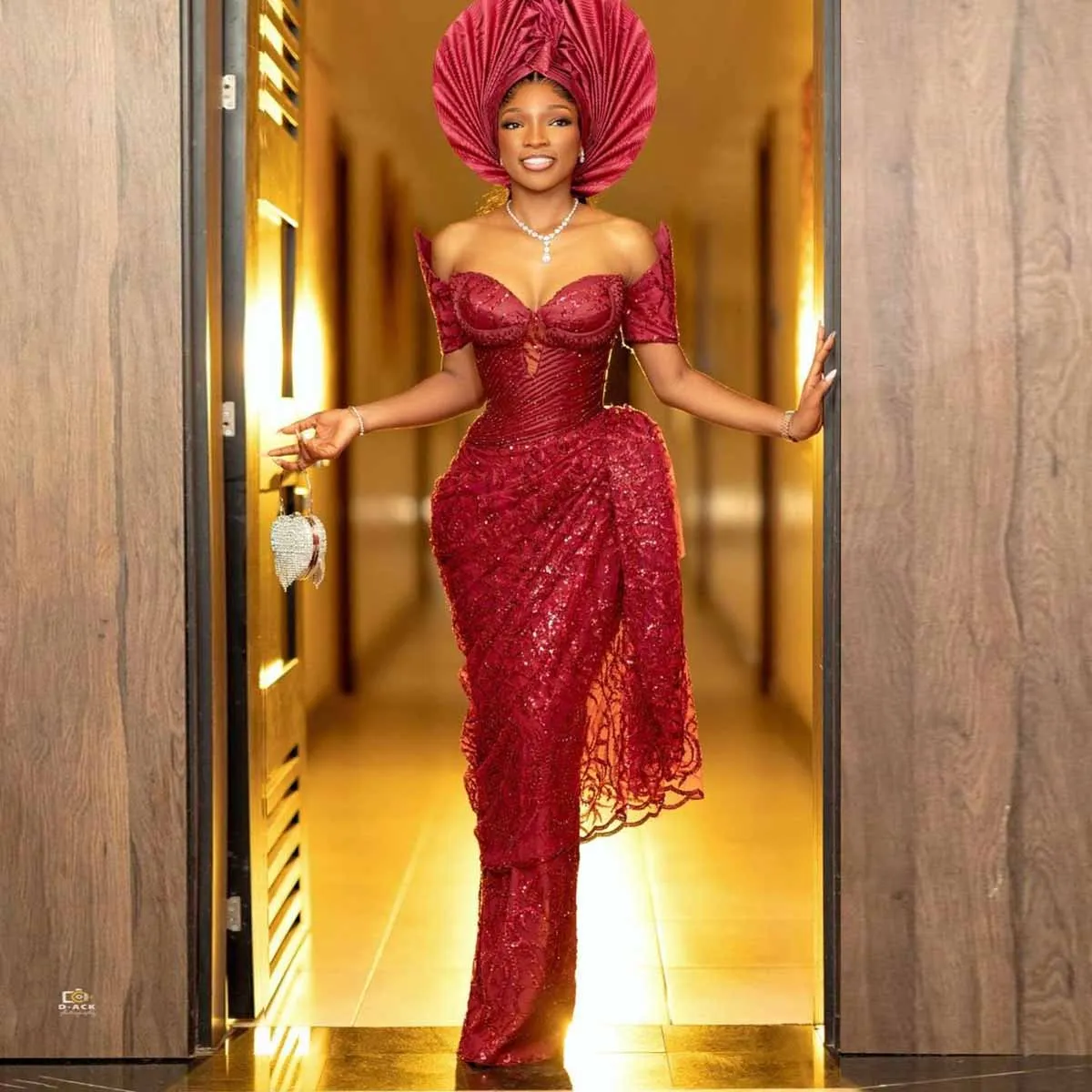 Довольно темно-красные кружевные вечерние платья африканские традиции