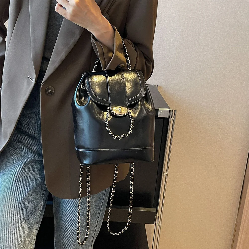 

Solid Color PU Leather Shoulder Bag For Women Drawstring Elastic Backpack Chain Adjustable Shoulder Straps Bucket Bag Y2K Style