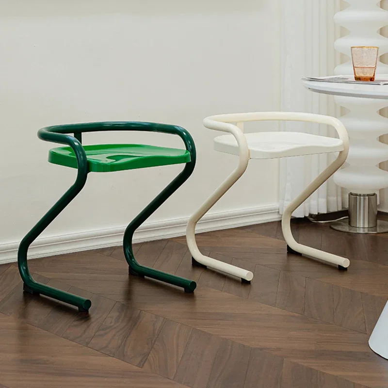 Стул для макияжа с скандинавским акцентом пластиковый туалетный столик спальни