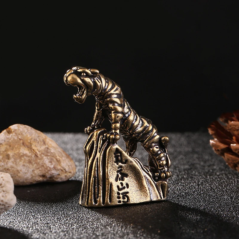 

Antique Bronze Craft Tiger Statue Ornament Zodiac Tiger Miniature Figurines Copper Desktop Decoration Tea Pet Decor Accessories