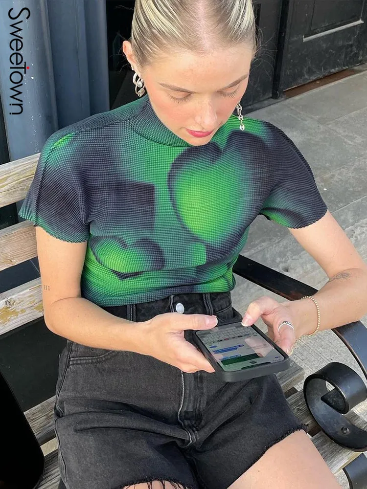 Sweetown Gradient Heart Print Slim Grunge T-Shirts Women Retro Green Vintage Casual Summer Tops Turtleneck Short Sleeve Crop Tee