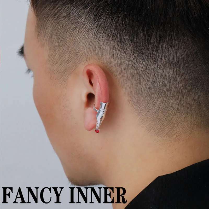 

VCH 2022 New Pen Shape Ear Clip Hollow Letter Gold Silver Color Metal Rhinestones Pendant Earring Jewelry for Women Men Couples