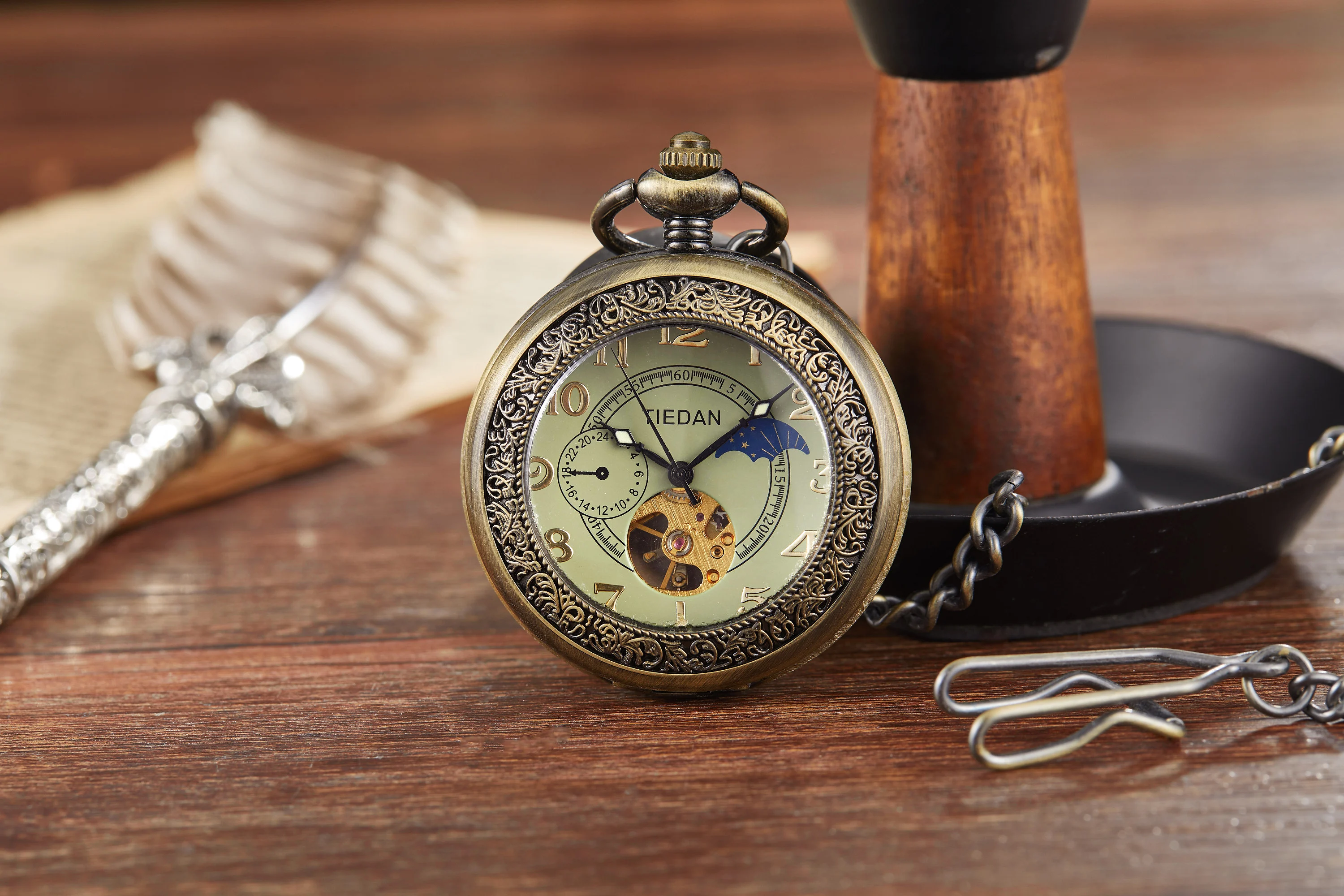 2022  New Top Brand Retro Men's Pocket Watch Fashion Ladies Gift Mechanical Movement FOB Chain