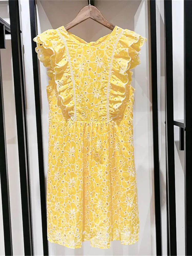 Женское платье-мини с цветочной вышивкой открытой спиной и воланом - купить по