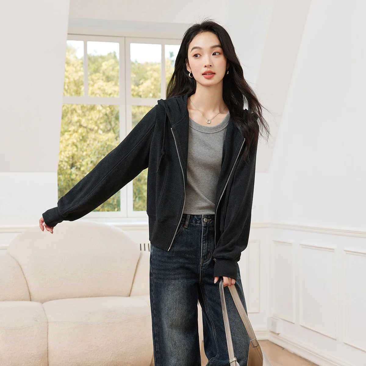 Куртка женская офисная с капюшоном на молнии длинным рукавом