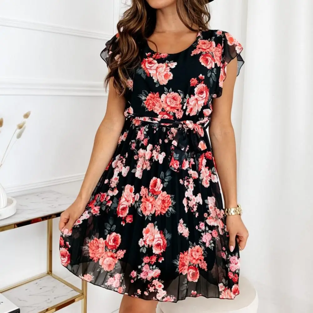 Элегантное женское мини-платье из мягкой ткани с короткими рукавами и цветным