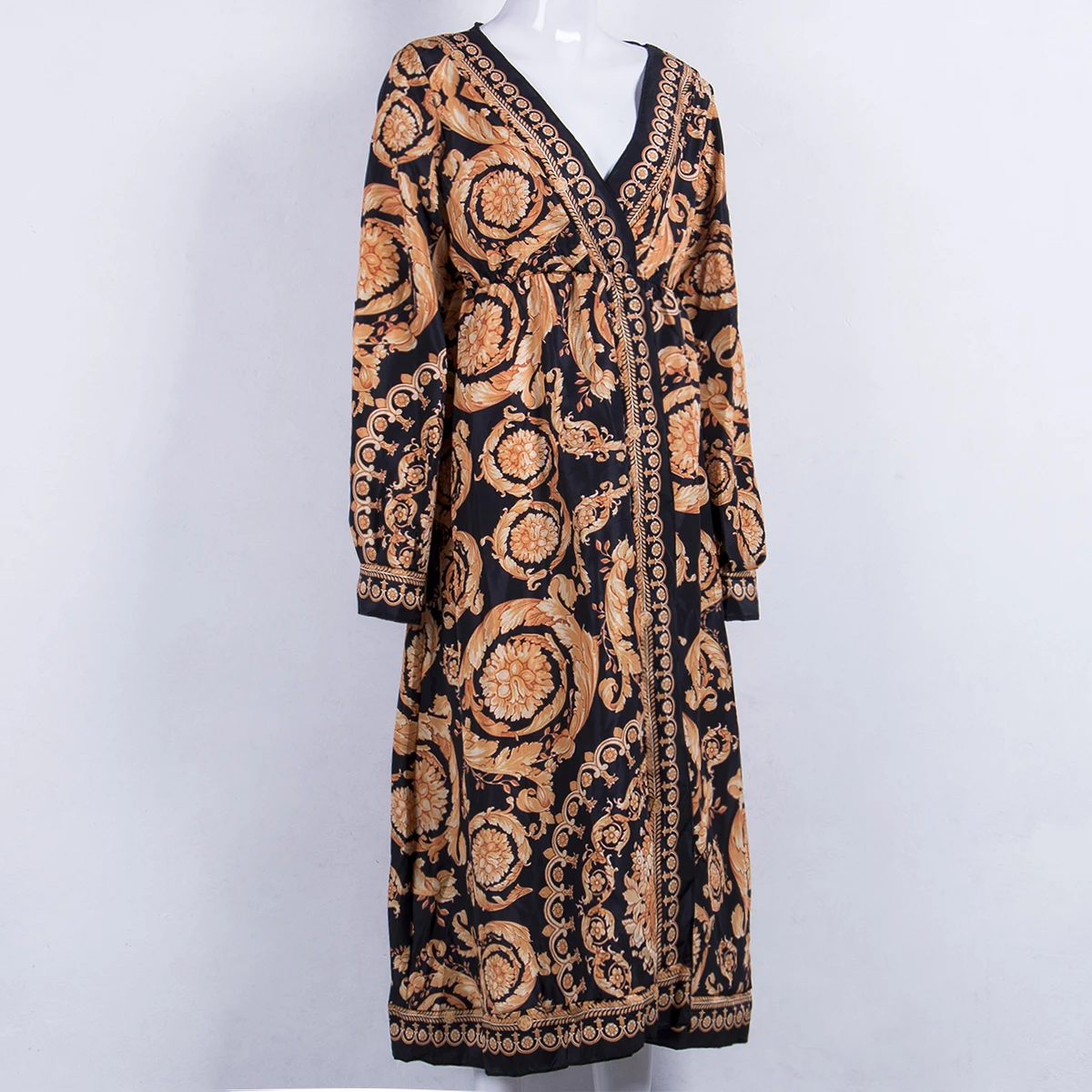 Женское платье-мини с V-образным вырезом и цветочным кружевом