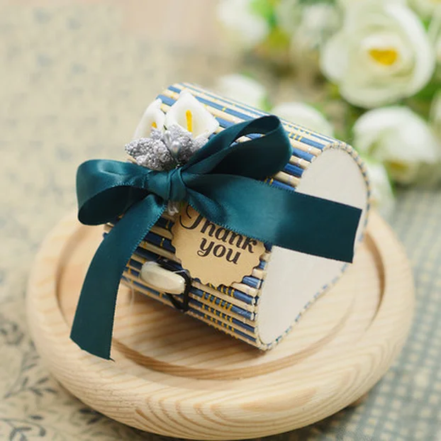 

20pcs New Heart Style Bamboo Wedding Favors Candy Boxes Party Gift Box with Tags + Flowers + Bowknots
