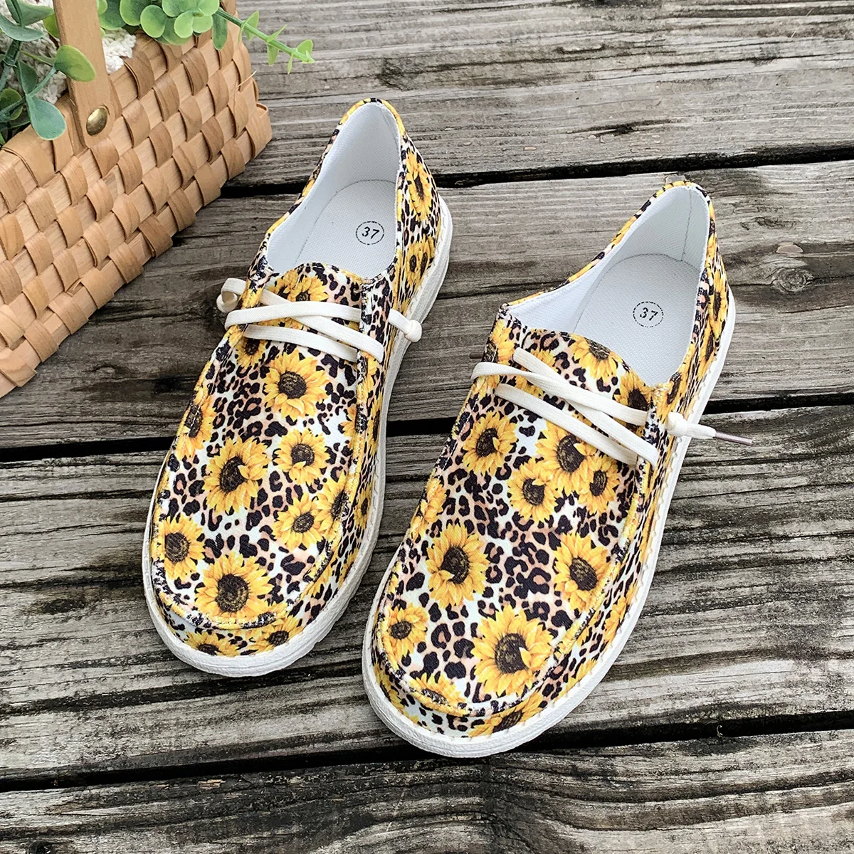 Women Shoes Sneakers Canvas Flats Large Size Women Fashion Vulcanize Shoes Summer Flats Mujer  Casual Shoes