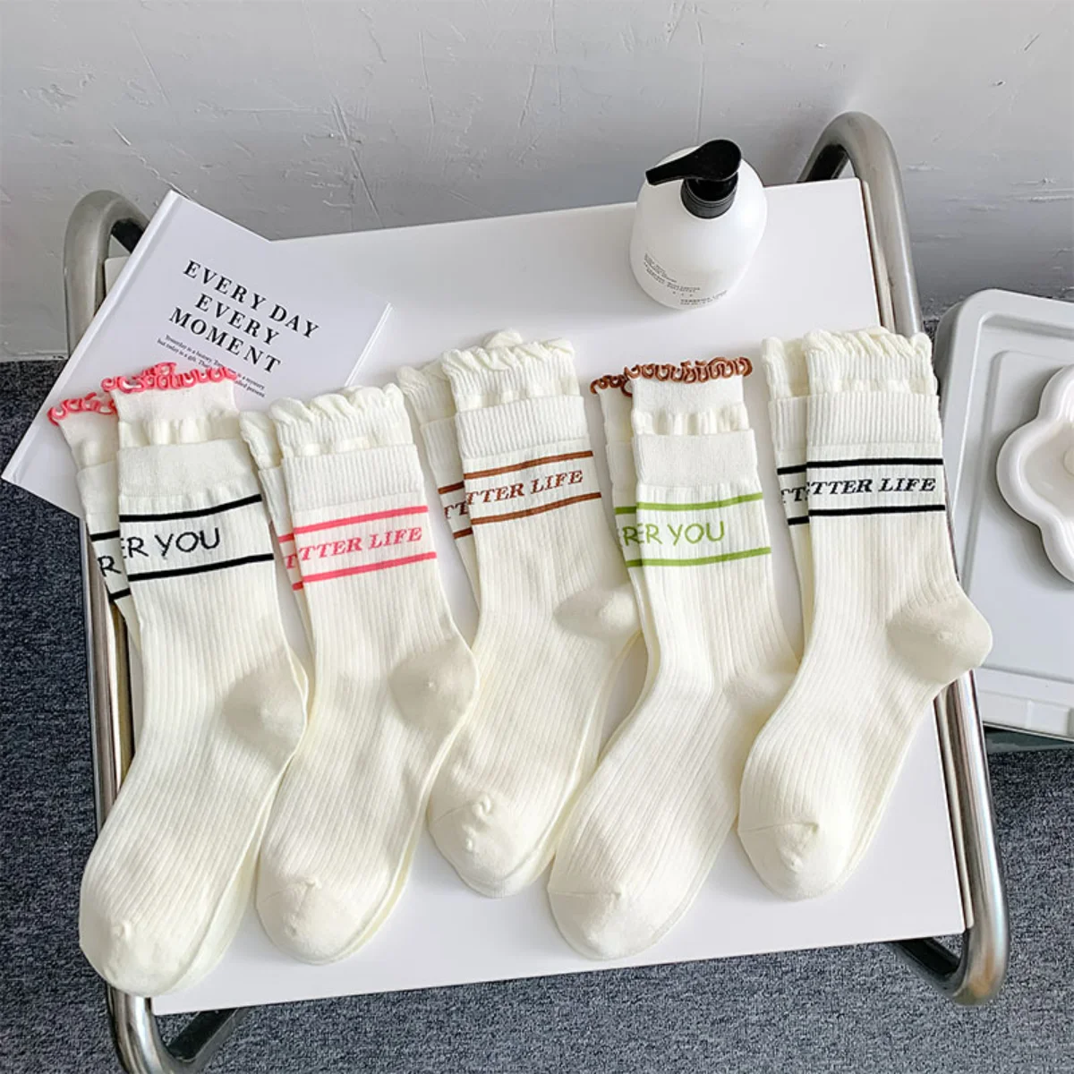 

Wood Ear Edge Double Luokou Street Personality Ins Trend Spring and Summer Thin Style Korean Version Sweet Lace Socks Female