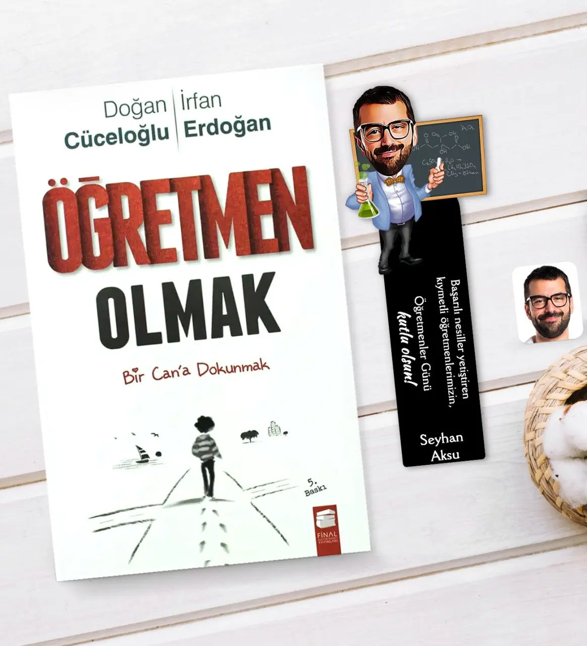 

Персонализированная Мужская карикатура для учителя химической промышленности на деревянные книжки и станьте книгой для учителей подарочн...