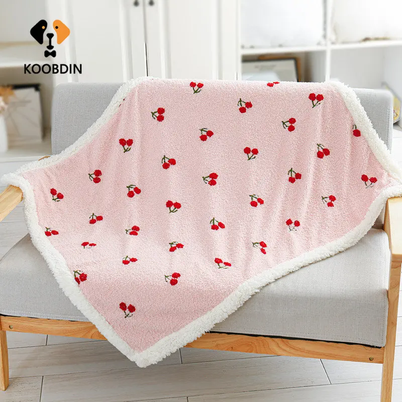 Double Layer Warm Pet Blanket Cloud Plush Plush Blanket Plush Thickened Dog Quilt Cloak Cat Dog Nest Pad