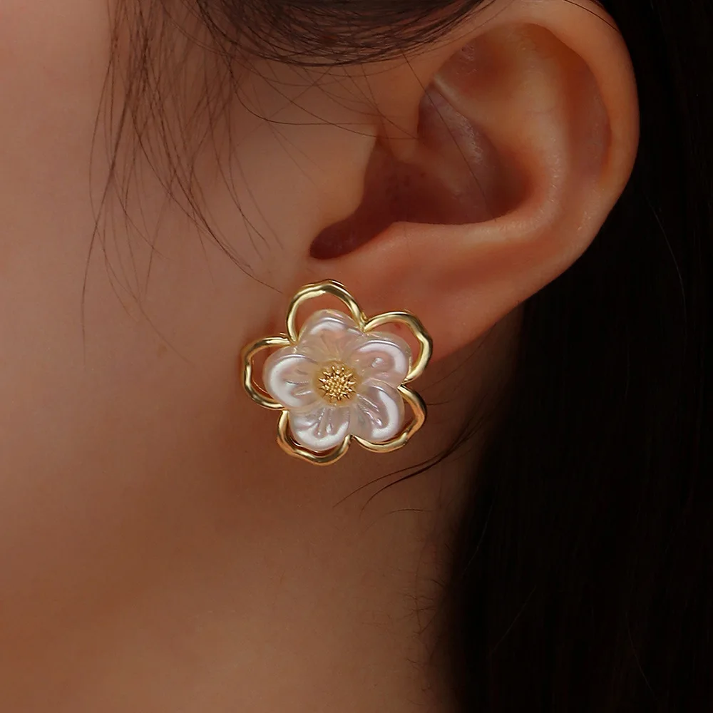

CuteTiny Daisy Flower Stud Earrings for Women Fashion Jewerly