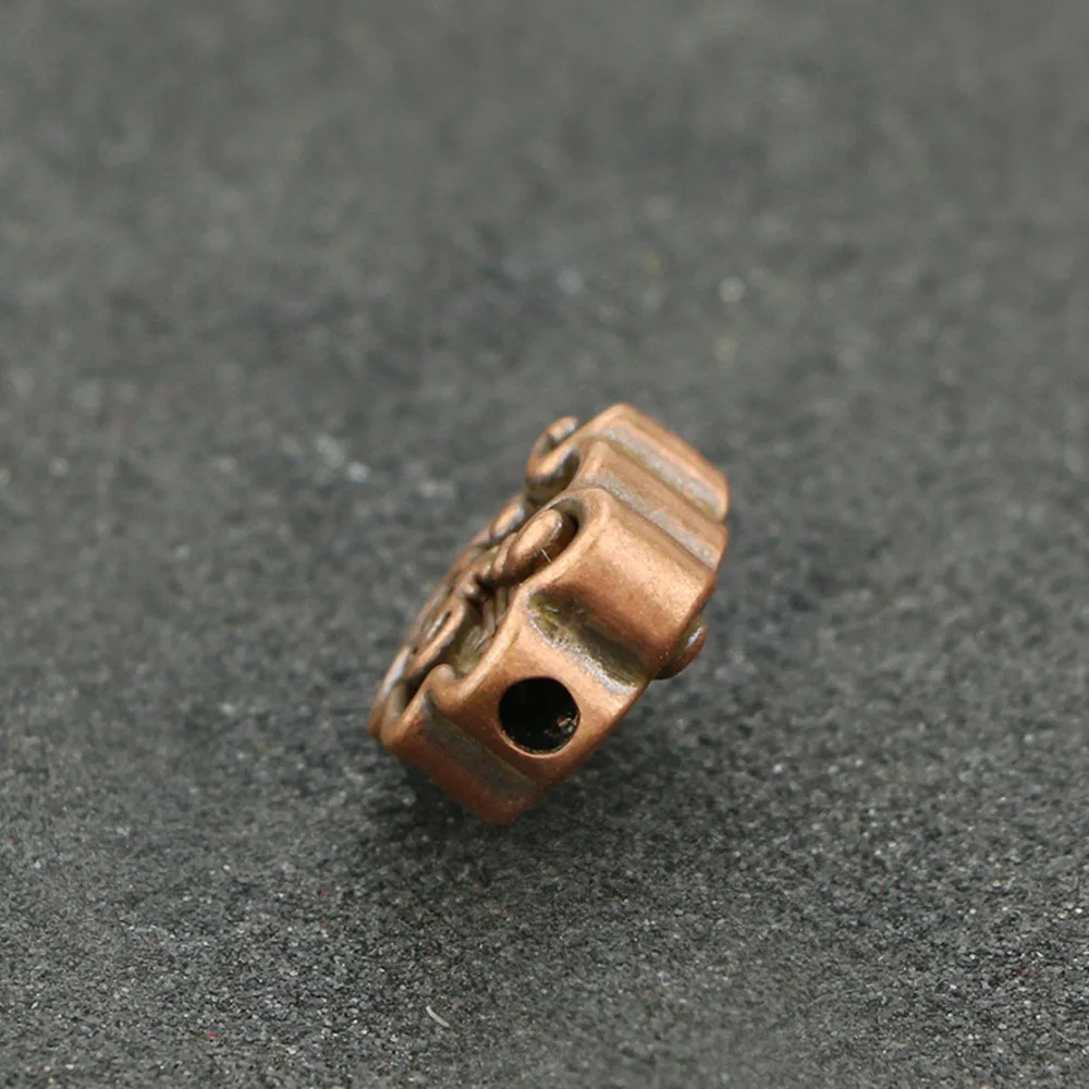 Браслет из красной веревки с замком на удачу фиолетовой меди