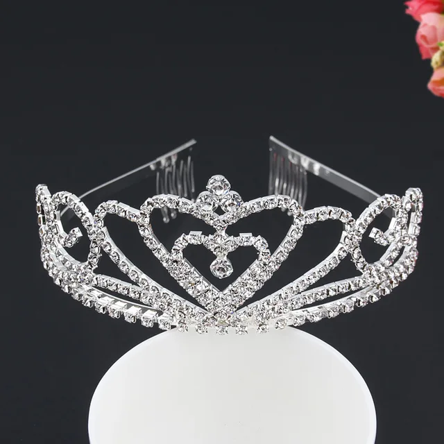 Корона в руках. Новая корона. Детские новогодние короны. Нова корона. Корона мисс россия.