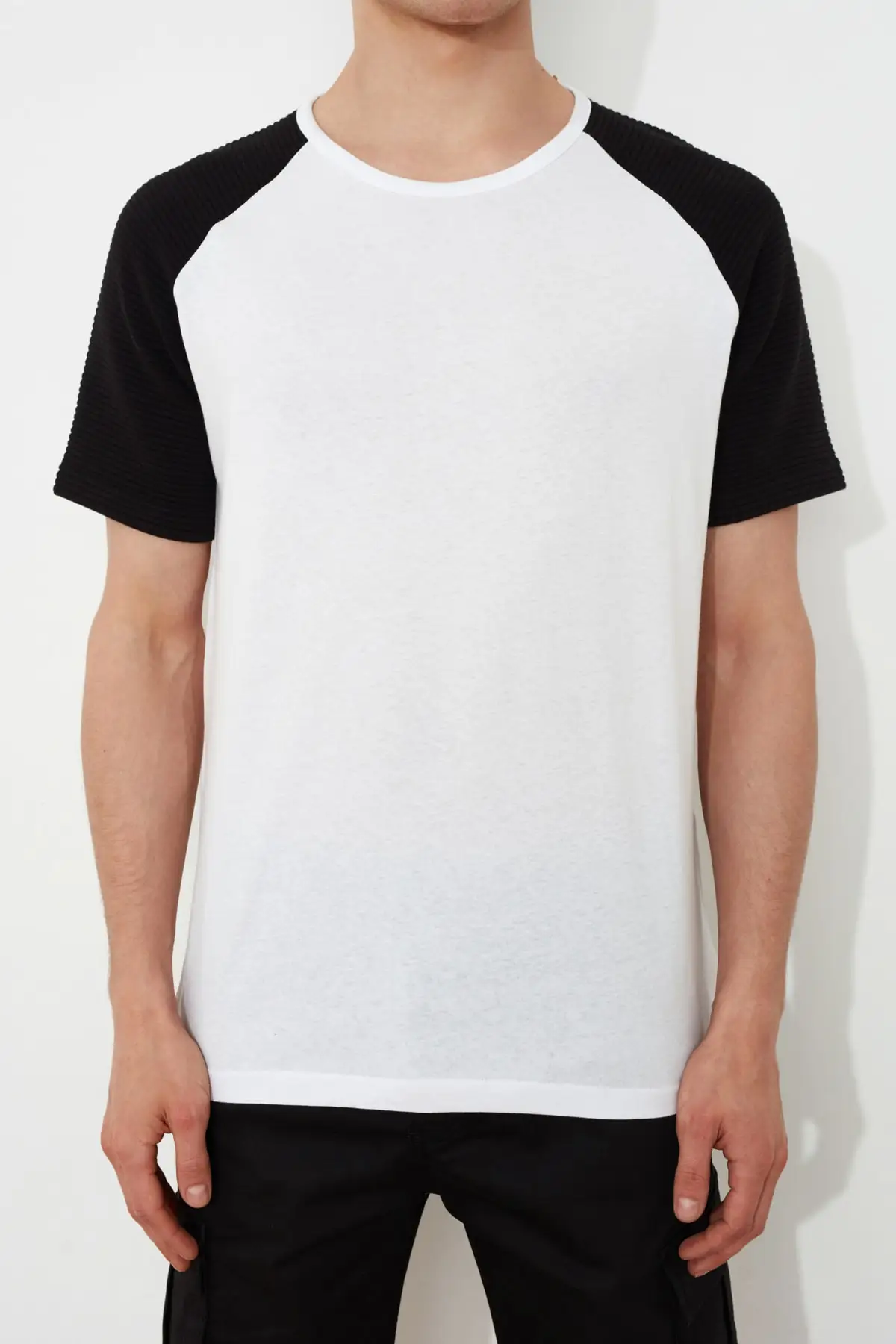 

Trendyol Men 'S Regular Fit T-Shirt TMNSS21TS0820