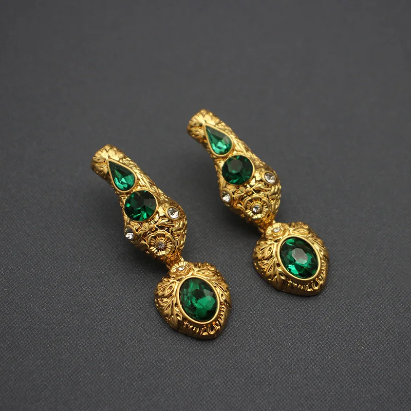 Винтажные рельефные серьги с цветными драгоценными камнями в милом и крутом