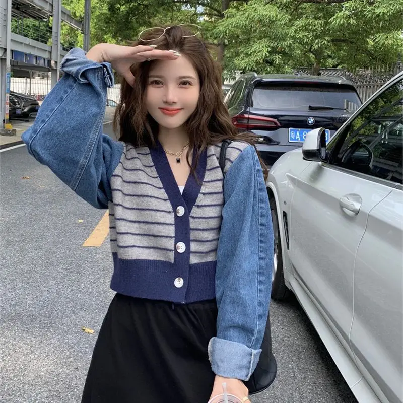 

Женский трикотажный кардиган с V-образным вырезом и длинным рукавом