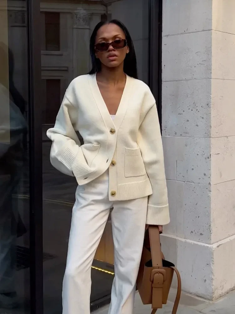 Кардиган женский однотонный с V-образным вырезом