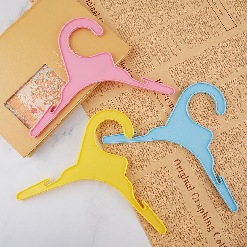 

1/5pcs New Piece Of Pet Clothes Hanger For Pet Dogs, Dogs, Cats And Special Plastic Shelves For Pet Products Accessories