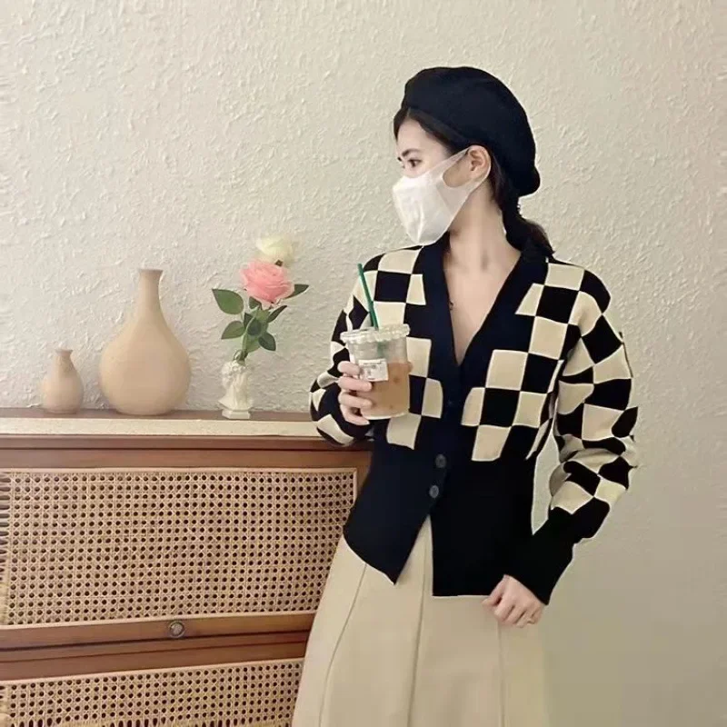 Женский осенне-зимний вязаный жакет на пуговицах с V-образным вырезом кардиган