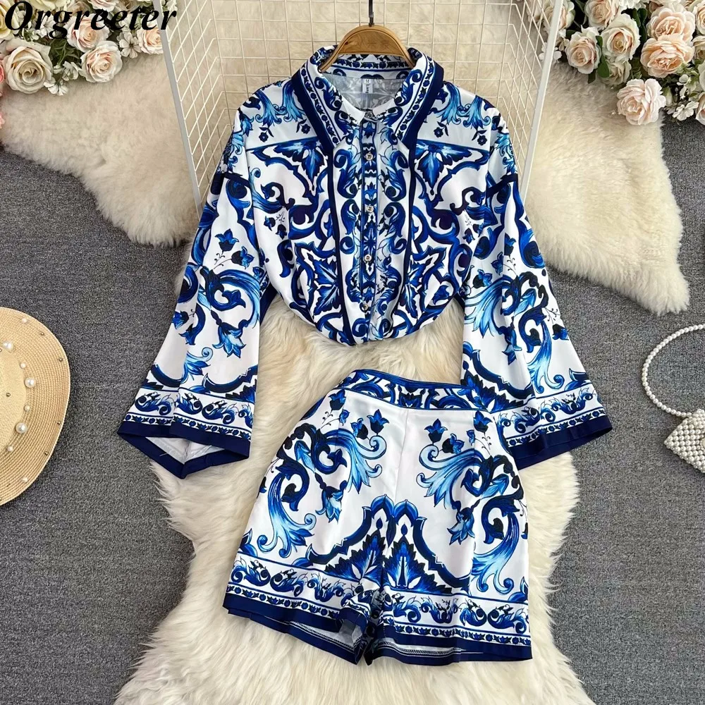 

Модельные комплекты из 2 предметов с сине-белыми фарфоровыми принтами, свободная рубашка с расклешенным рукавом в стиле ретро и шорты с высо...