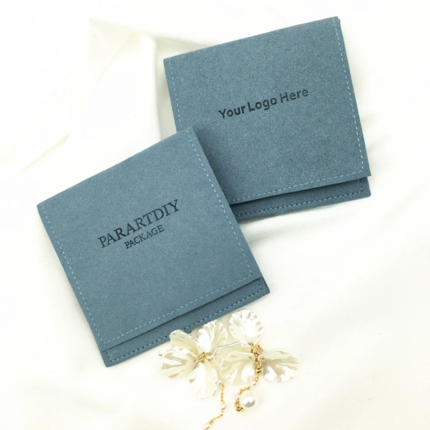 

Custom Logo Velvet Jewellery Bag Folded Microfiber Fabric Jewelry Packaging Organizer Bag for Ring Earrings Bracelet Display