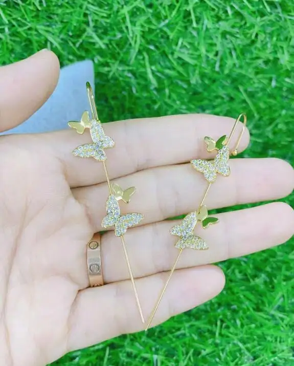 Женские серьги-подвески с кристаллами золотого цвета