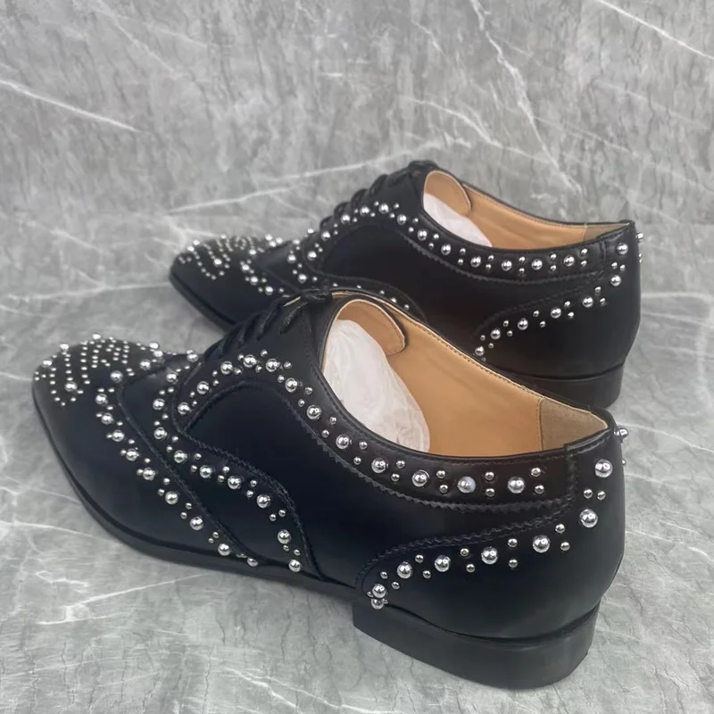 Черные туфли из натуральной кожи для мужчин обувь с заклепками модная мужская