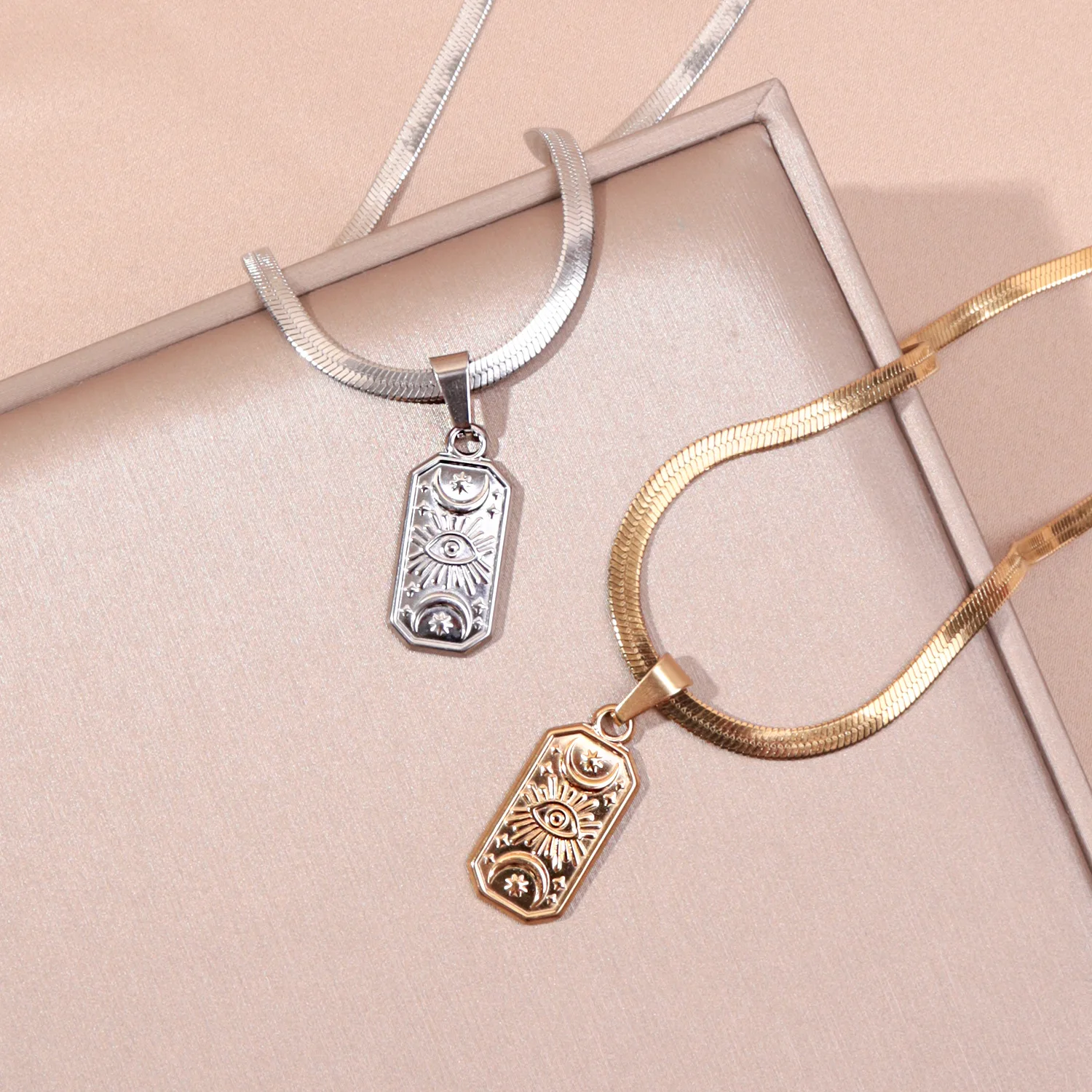 Ожерелье из нержавеющей стали с кулоном в виде лунного квадрата и фазы луны