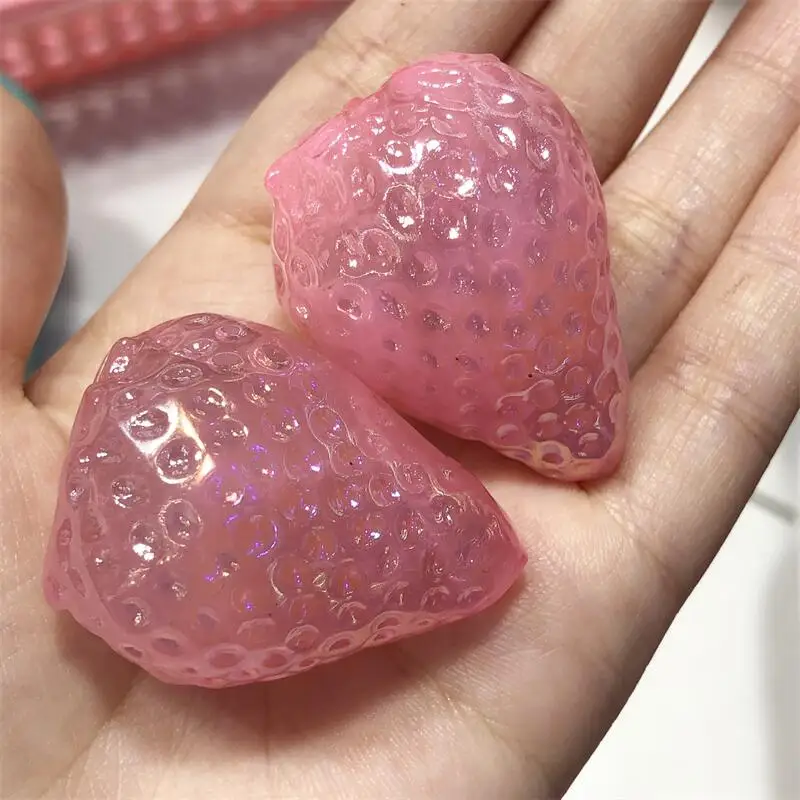 

Натуральный кварцевый кристалл Aura Rose ручная работа с прекрасными фруктами клубника Рождественский подарок энергия 1 шт.