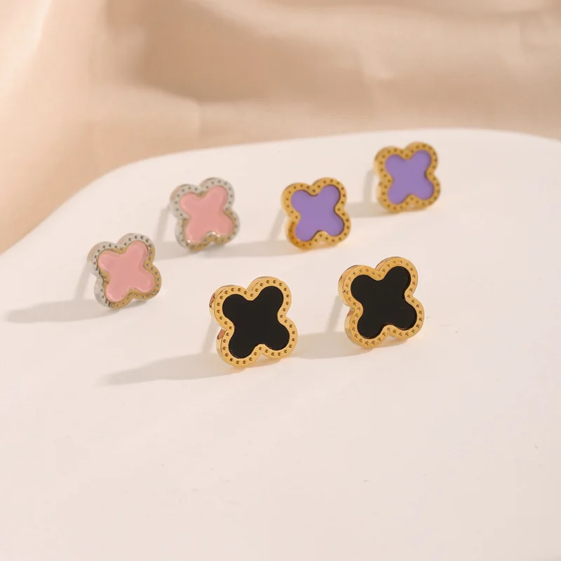 

Серьги-гвоздики из титановой стали с позолотой 18 карат