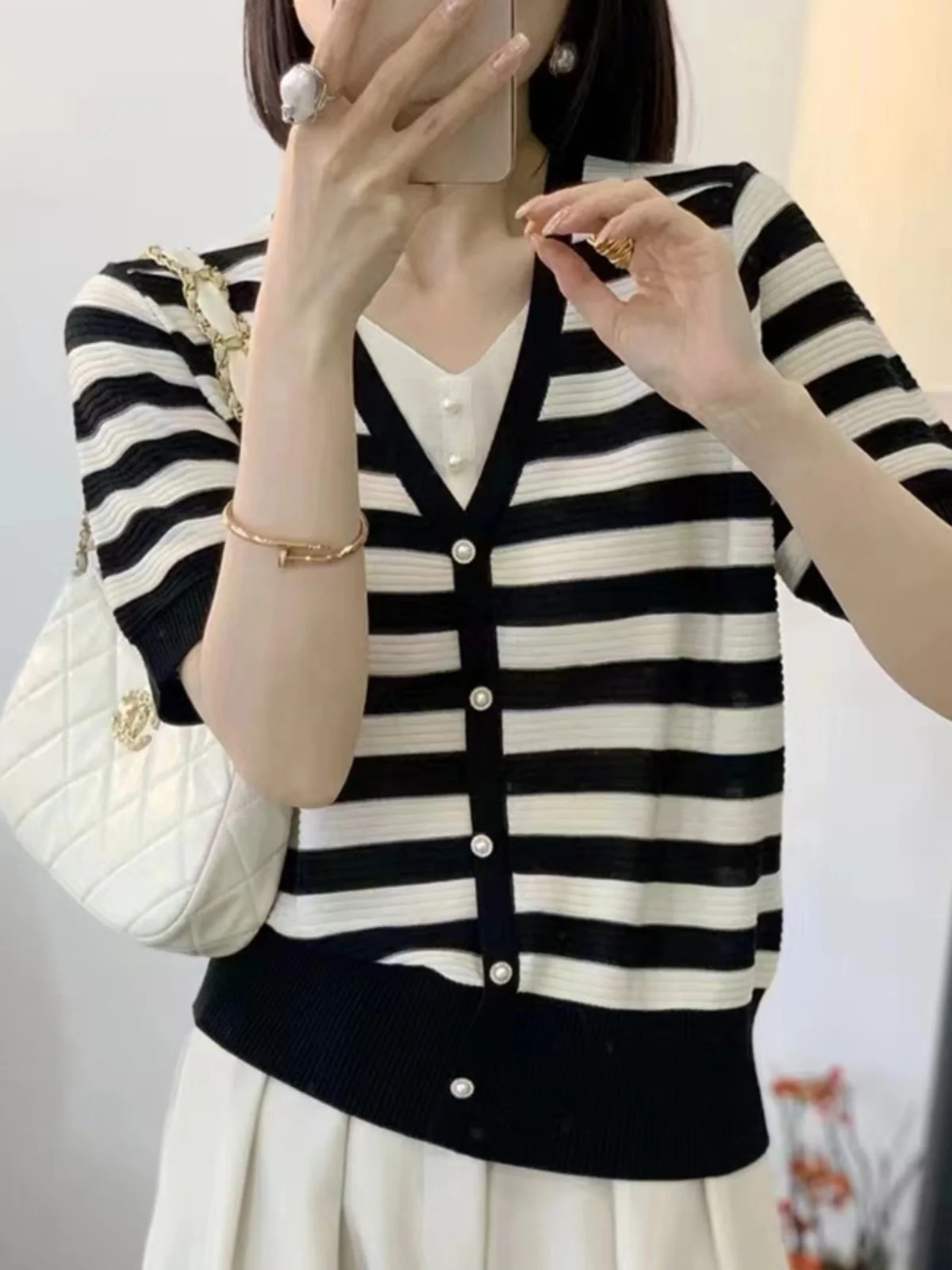 Летняя одежда имитация двух частей v-образный вырез трикотажная футболка из