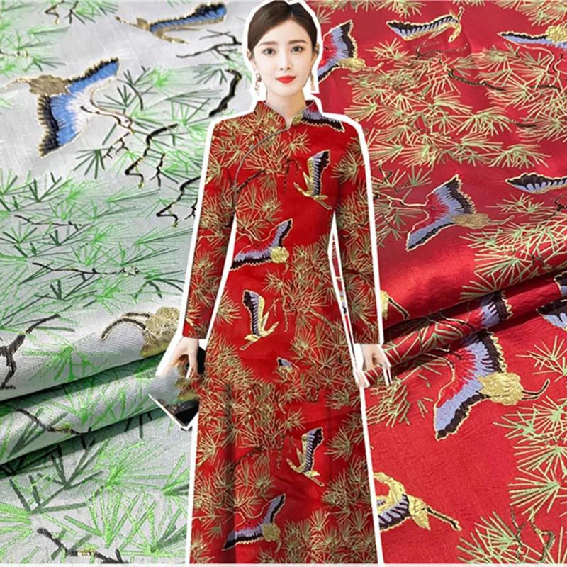 

Элегантное жаккардовое платье в китайском стиле из золотистого шелка с летающим журавлем, ткань Чонсам из парчовой ткани, дизайнерская ткань, пошив одежды с вышивкой